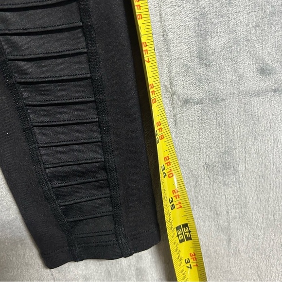 Alo Yoga High-Waist Moto Leggings Black Womens Athleisure Mesh Size XS. - Picture 9 of 10